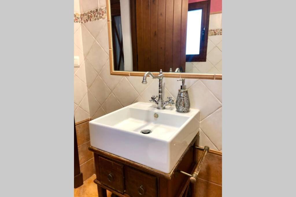 Gatu Premium Villa Lurberri Piscina Privada, 4 Dormitorios, 2 Banos, Parking , Jardines, " Preferente Mayores De 25 Anos Y Familias " In Y Barbacoa 奇克拉纳－德拉弗龙特拉 外观 照片